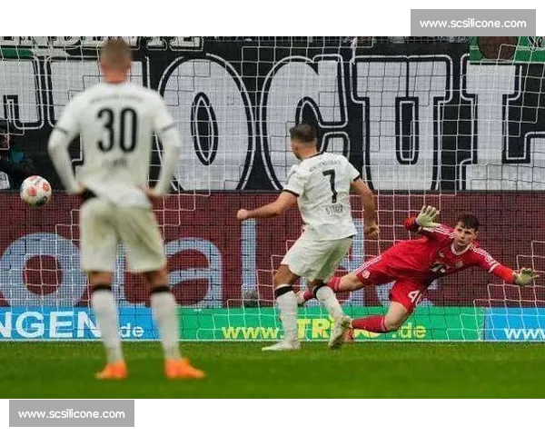 格雷茨卡闪击世界波 + 9.8 分！拜仁中场教科书级表现